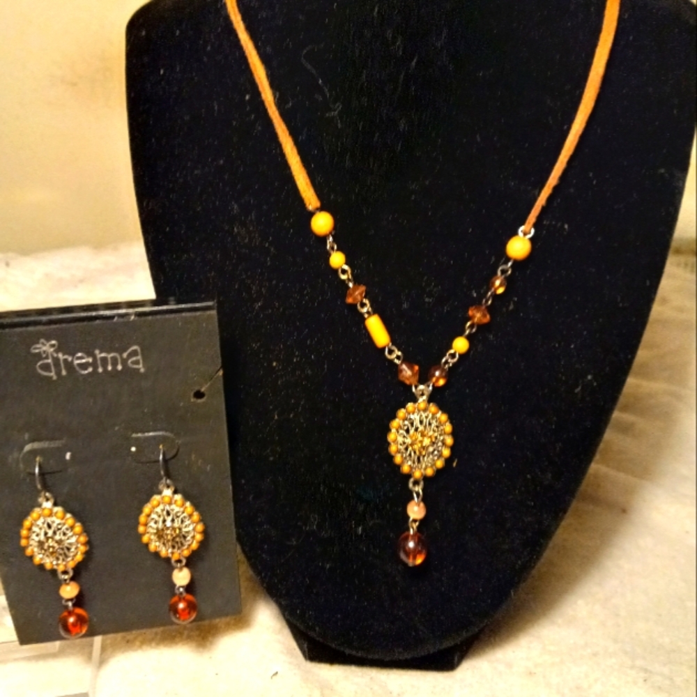 Used not new never worn 2pc choker necklace on suede cording&matching earrings.